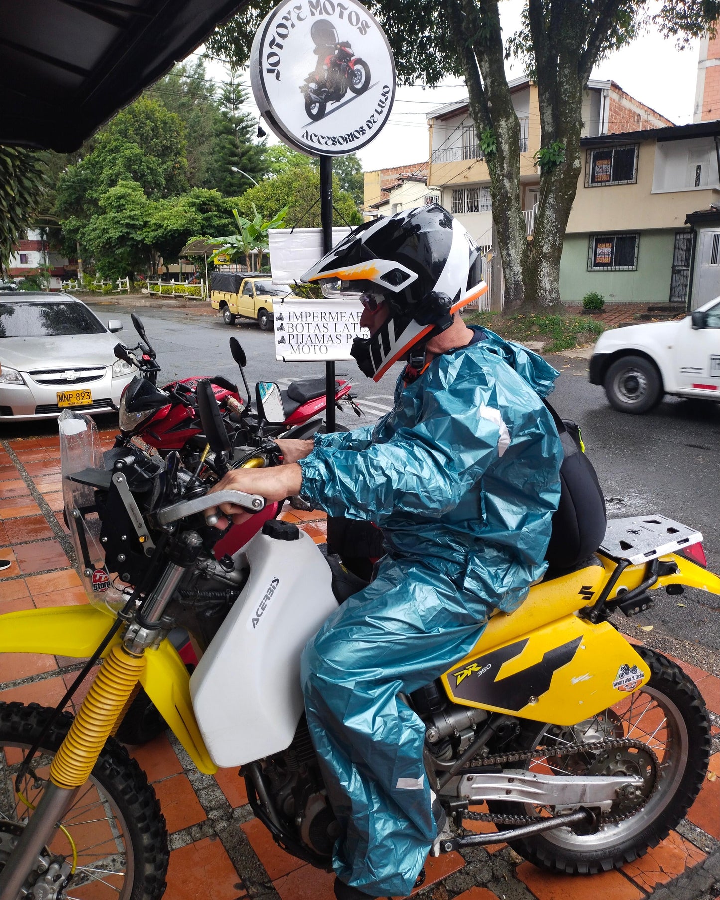 IMPERMEABLE METALIZADO