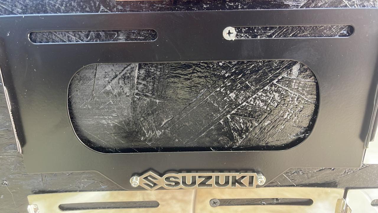 PORTAPLACA ACERO INOXIDABLE 3D SUZUKI