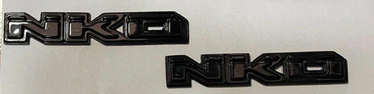 EMBLEMA NKD NEGRO BRILLANTE
