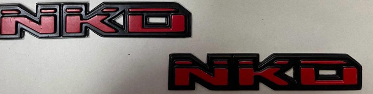 EMBLEMA NKD ROJO