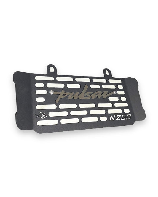 PROTECTOR DE RADIADOR NEGRO N250 + 3D CROMO